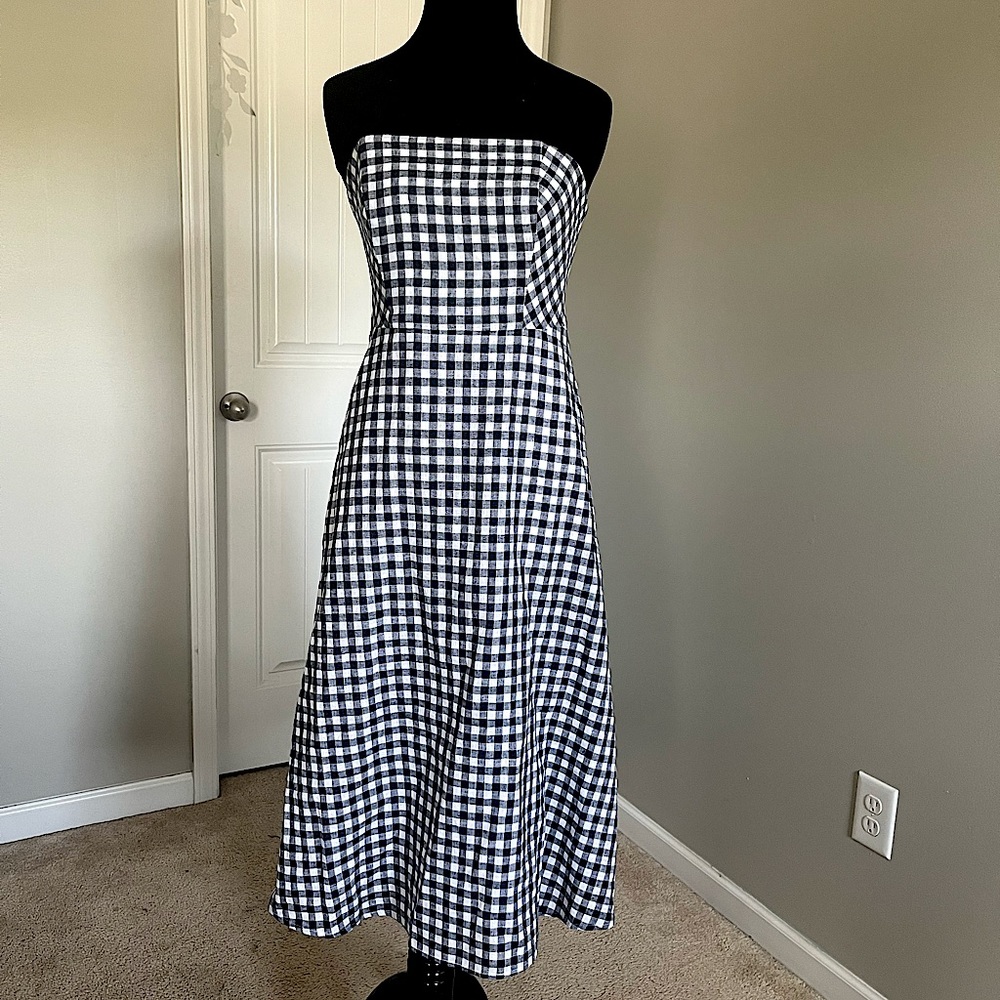 Never worn!♥️
Linen/cotton blend 
Lined 
Side pockets!
Fit and flare
